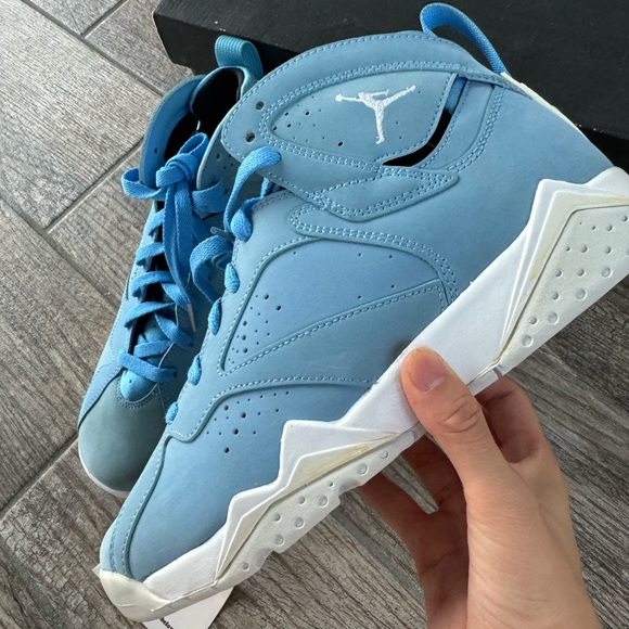 New Air Jordan 7 Retro “Pantone” Big Kids sneakers (K6.5/W8) - Picture 2 of 9